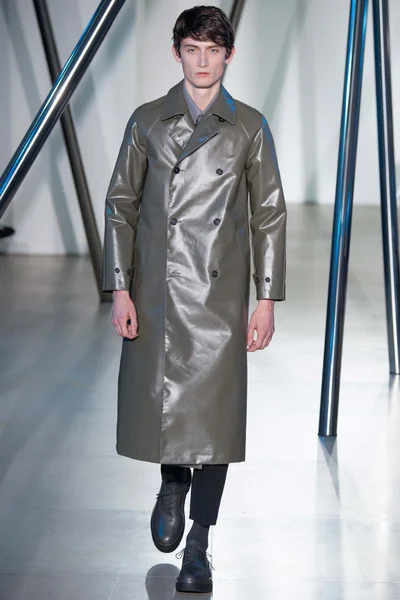 Look 32